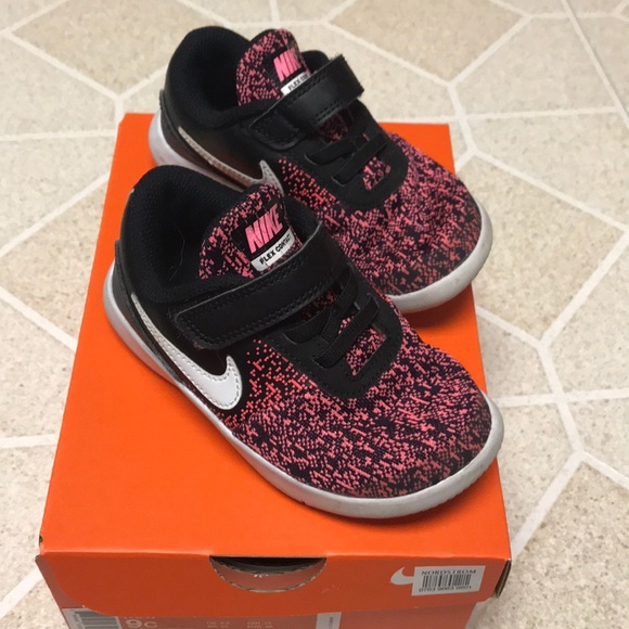 girls black nike tennis shoes